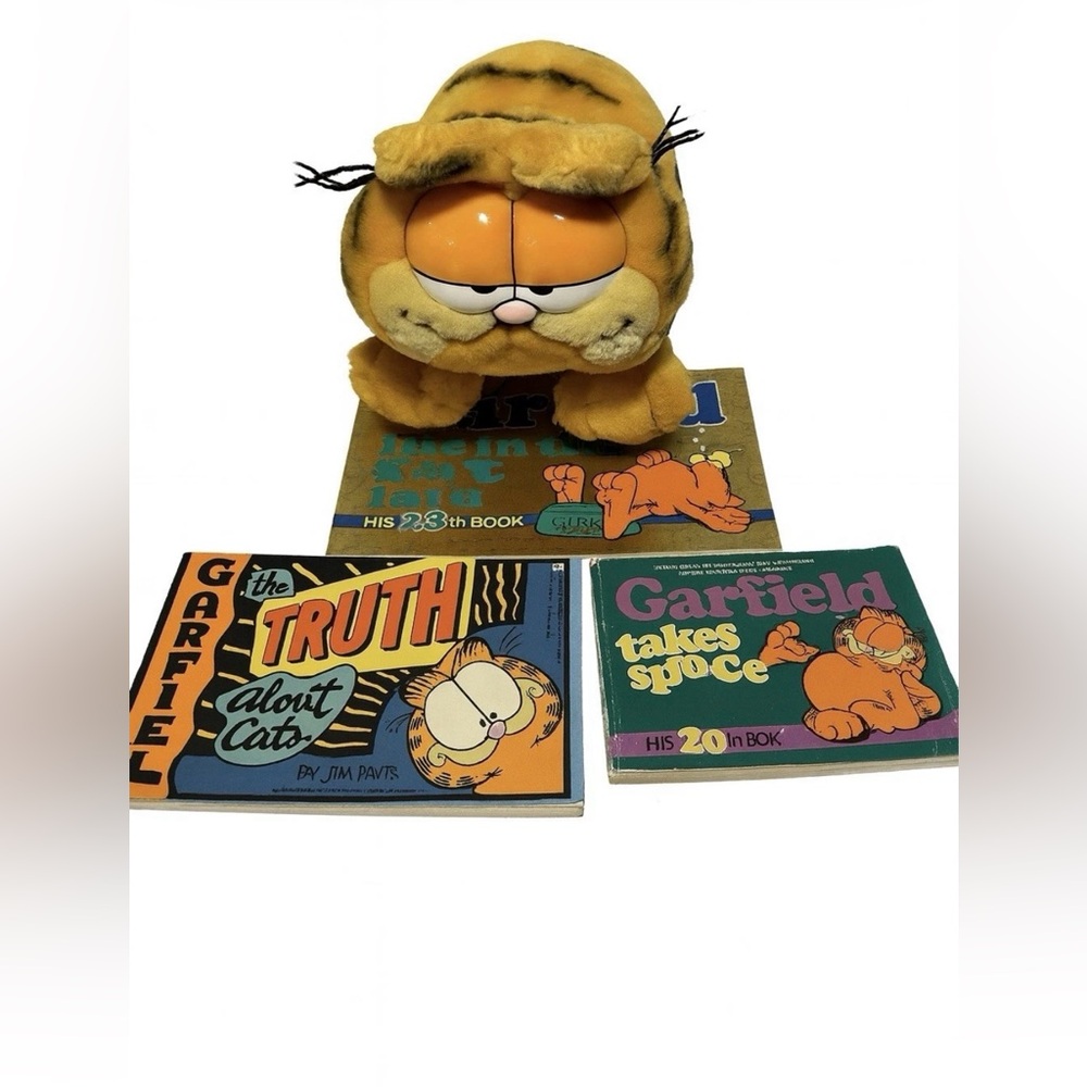 Garfield 1981 Vintage Soft Plush (Hard Eyes) + 3 Original Comics Lot